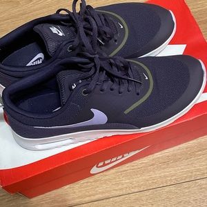 BRNB Nike sneakers in size 8.5.
